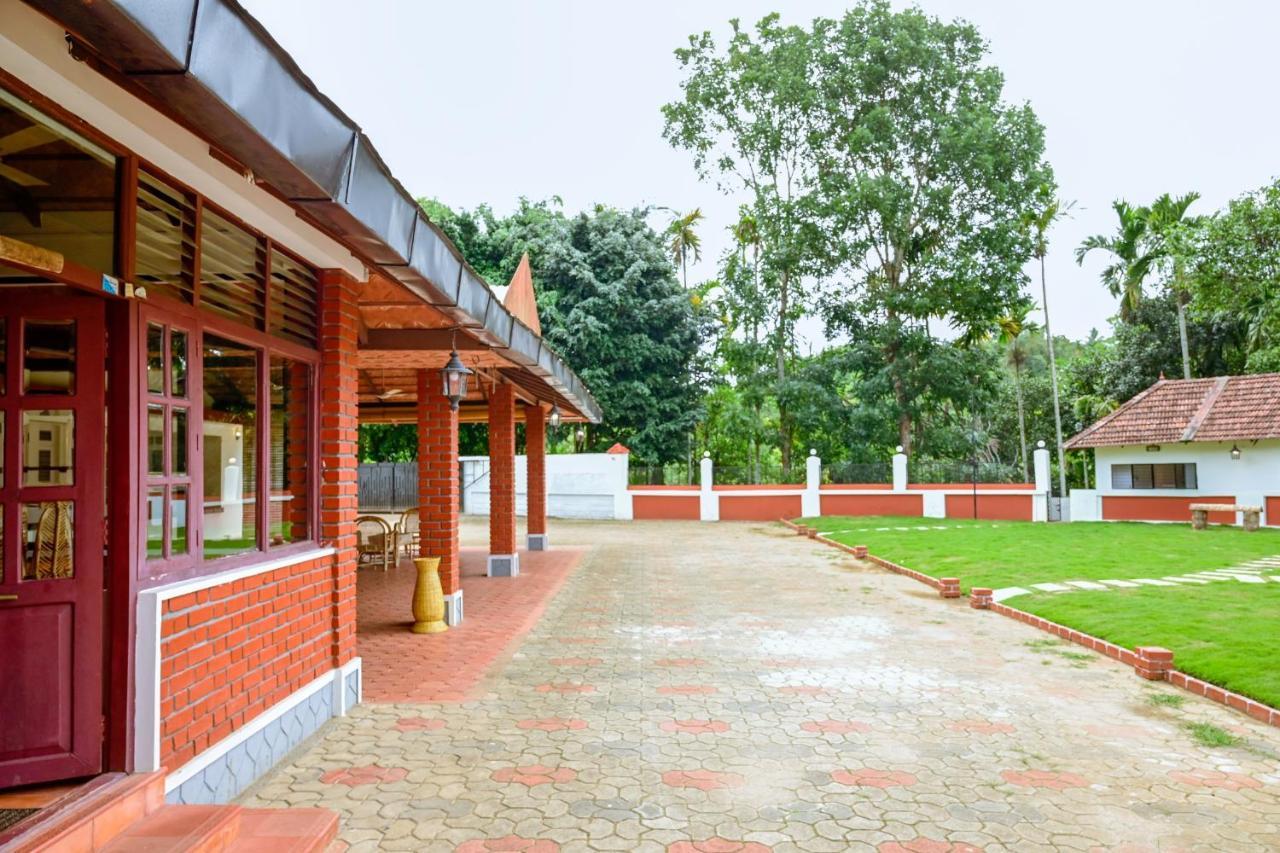 Hotel The Shire Sultan Bathery Exterior foto